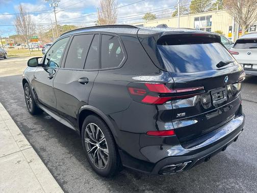 Black Sapphire Metallic 2026 BMW X5 M60i