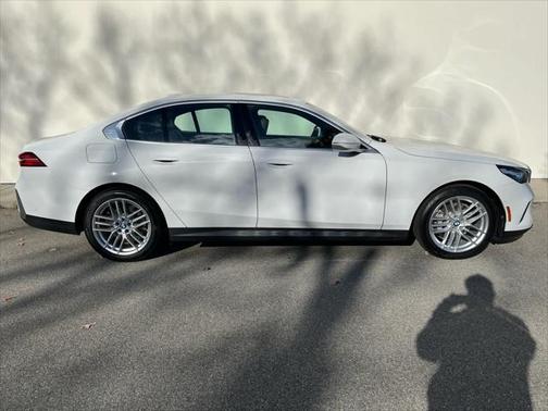 2024 BMW 530 i xDrive