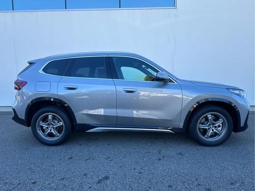 Space Silver Metallic 2026 BMW X1 xDrive28i