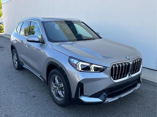 Space Silver Metallic 2026 BMW X1 xDrive28i