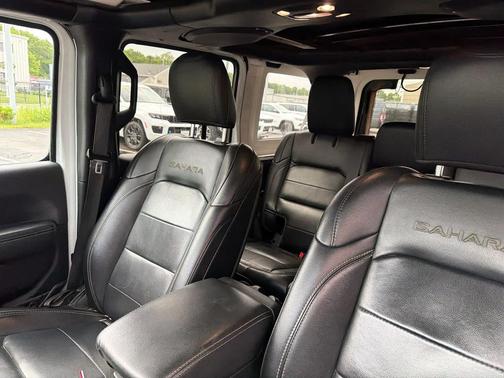 Bright White Clearcoat 2021 Jeep Wrangler Unlimited Sahara