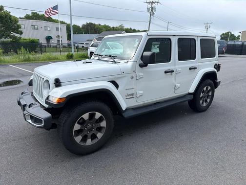 Bright White Clearcoat 2021 Jeep Wrangler Unlimited Sahara