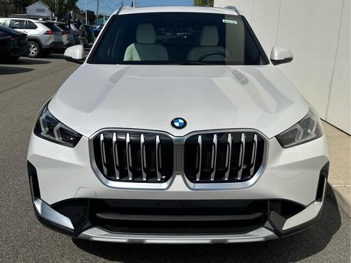 Mineral White Metallic 2026 BMW X1 xDrive28i