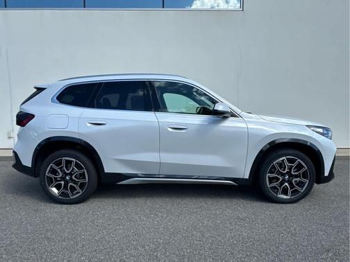 Mineral White Metallic 2026 BMW X1 xDrive28i