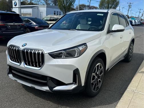 Mineral White Metallic 2026 BMW X1 xDrive28i