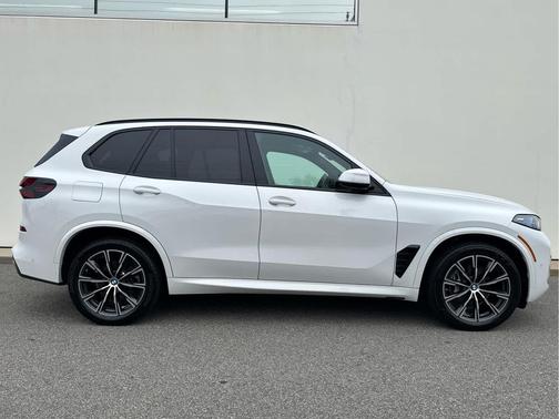 Alpine White 2024 BMW X5 xDrive40i