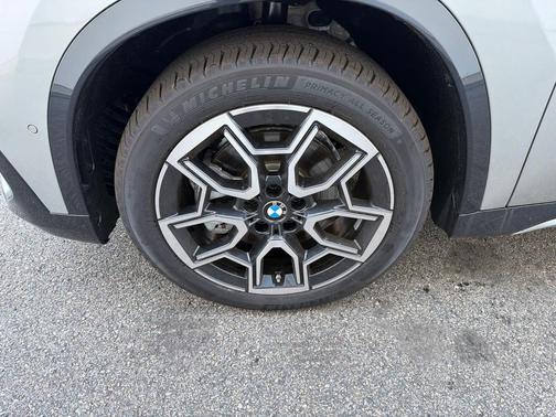 Space Silver Metallic 2026 BMW X1 xDrive28i