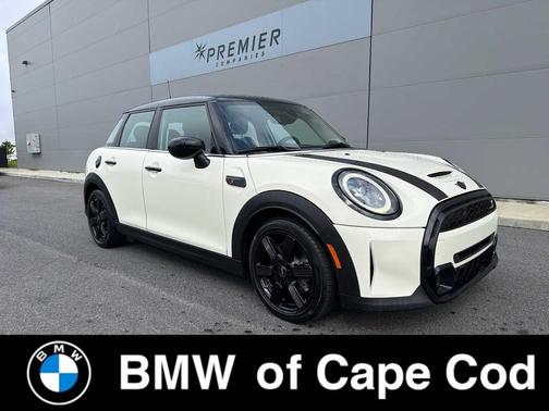 Pepper White 2023 MINI Hardtop Cooper S