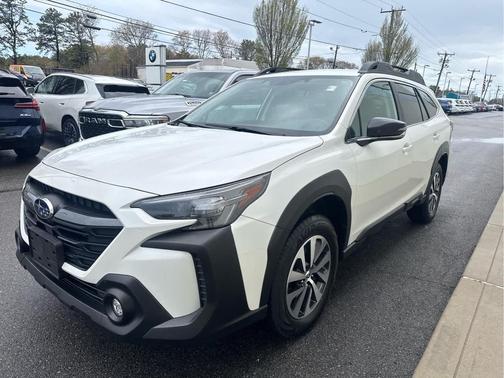 Crystal White Pearl 2025 Subaru Outback Premium
