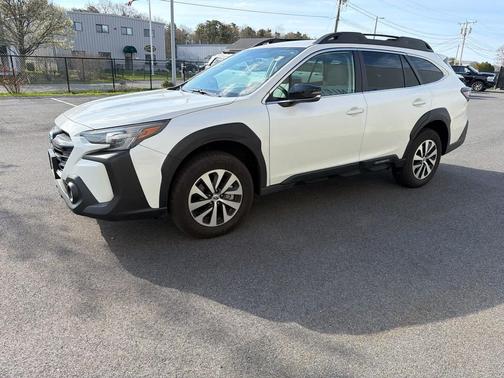 Crystal White Pearl 2025 Subaru Outback Premium