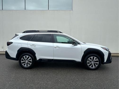 Crystal White Pearl 2025 Subaru Outback Premium