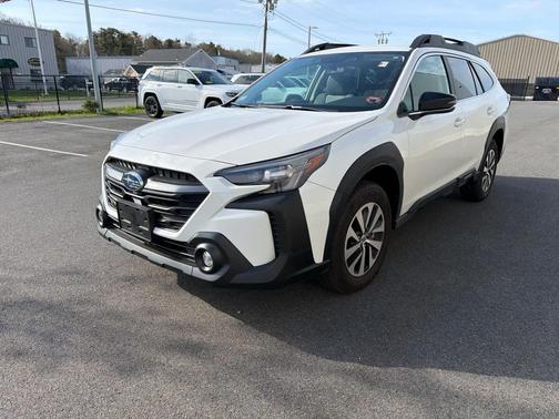 Crystal White Pearl 2025 Subaru Outback Premium