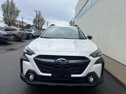 Crystal White Pearl 2025 Subaru Outback Premium