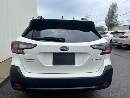 Crystal White Pearl 2025 Subaru Outback Premium