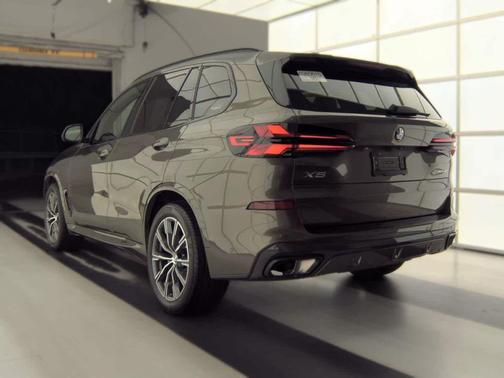 Manhattan Green Metallic 2026 BMW X5 xDrive40i
