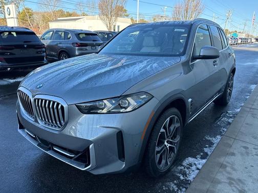 Skyscraper Grey Metallic 2026 BMW X5 xDrive40i