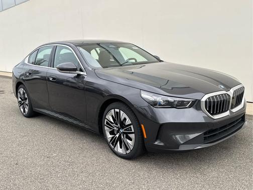 Dark Graphite Metallic 2026 BMW 530 xDrive