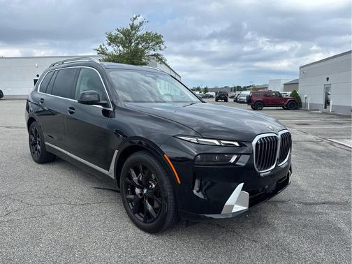 Black Sapphire Metallic 2024 BMW X7 xDrive40i