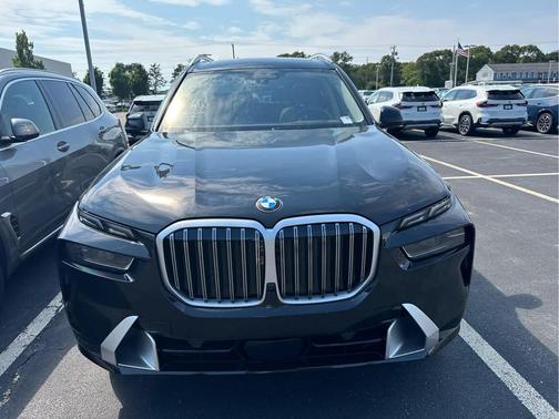 Black Sapphire Metallic 2024 BMW X7 xDrive40i