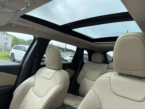 Bright White Clearcoat 2016 Jeep Cherokee Limited