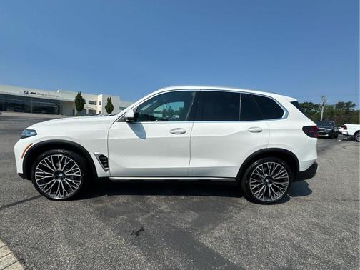 Alpine White 2025 BMW X5 sDrive40i
