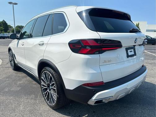 Alpine White 2025 BMW X5 sDrive40i