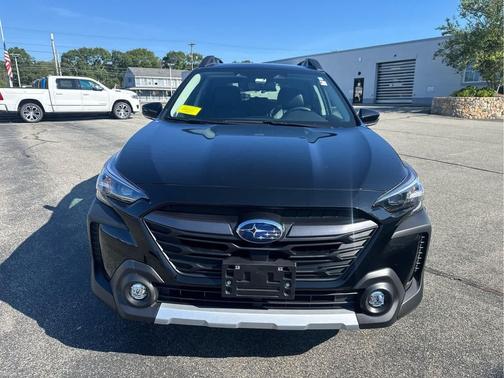 Crystal Black Silica 2023 Subaru Outback Limited