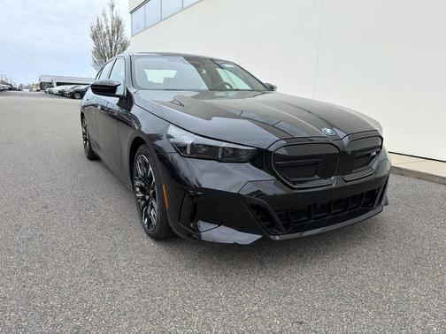 Black Sapphire Metallic 2026 BMW i5 M60