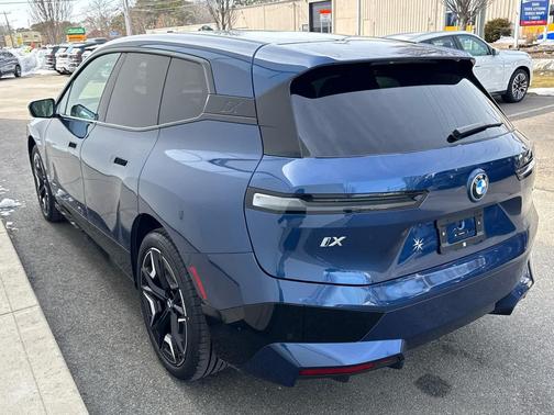2025 BMW iX xDrive50