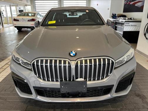 Bernina Grey Amber Effect Metallic 2022 BMW 750 i xDrive