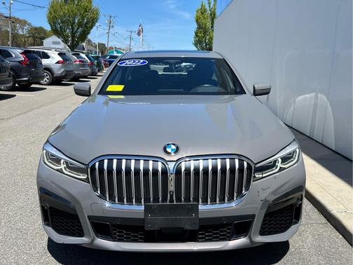 Bernina Grey Amber Effect Metallic 2022 BMW 750 i xDrive