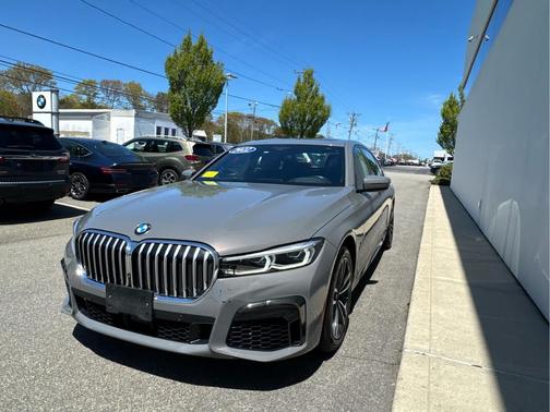 Bernina Grey Amber Effect Metallic 2022 BMW 750 i xDrive