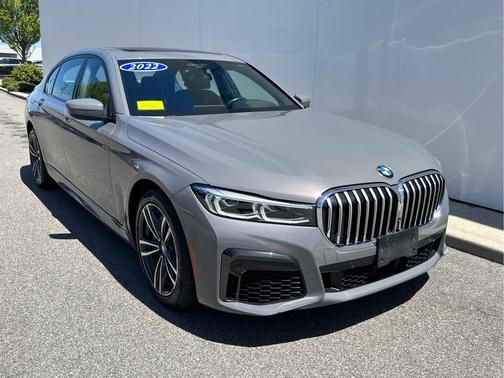 Bernina Grey Amber Effect Metallic 2022 BMW 750 i xDrive