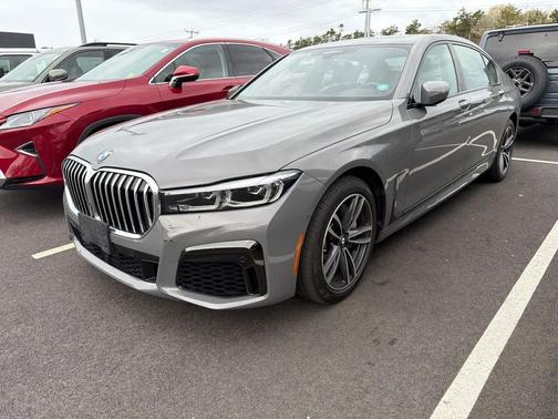 Bernina Grey Amber Effect Metallic 2022 BMW 750 i xDrive