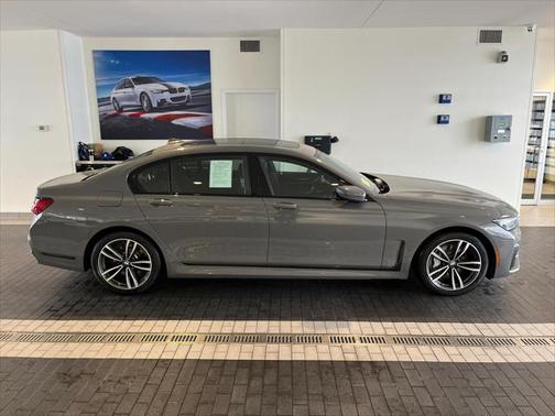 Bernina Grey Amber Effect Metallic 2022 BMW 750 i xDrive