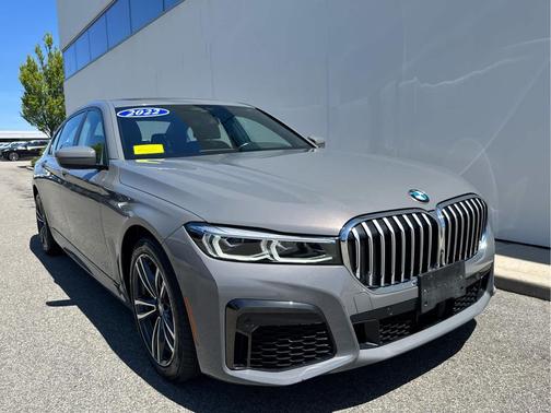 Bernina Grey Amber Effect Metallic 2022 BMW 750 i xDrive
