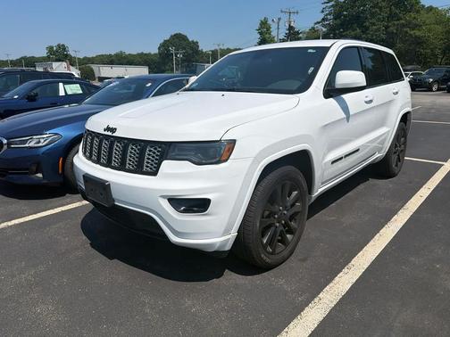 Bright White Clearcoat 2021 Jeep Grand Cherokee Laredo