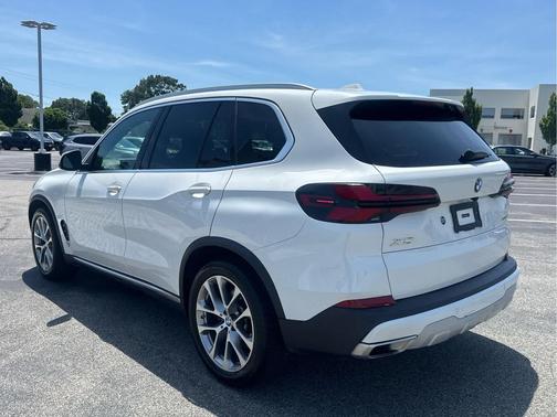 Alpine White 2024 BMW X5 xDrive40i