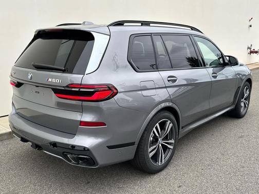 2026 BMW X7 M60i