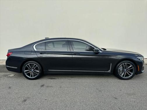 2021 BMW 750 i xDrive