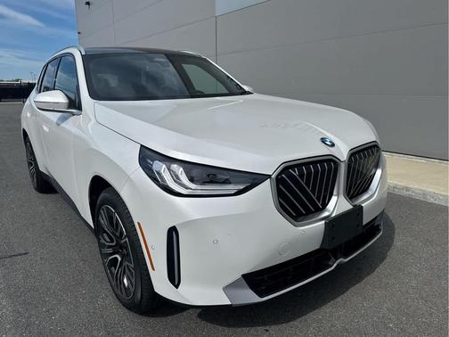 Mineral White Metallic 2025 BMW X3 30 xDrive