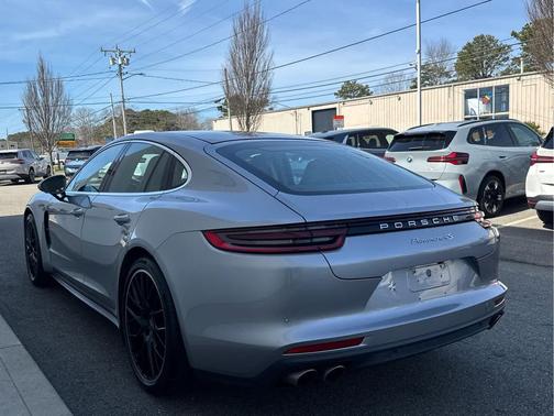 2017 Porsche Panamera 4S