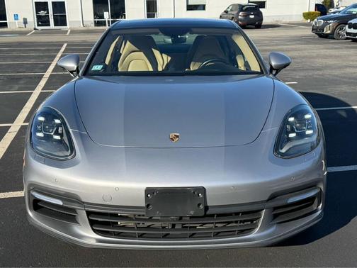 GT Silver Metallic 2017 Porsche Panamera 4S