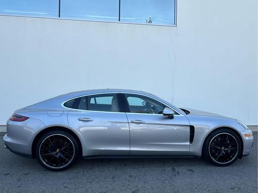 2017 Porsche Panamera 4S