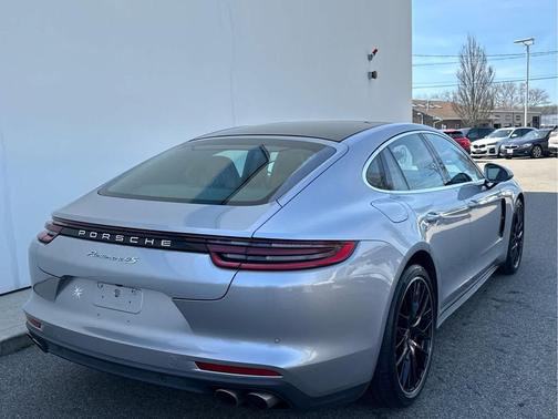 2017 Porsche Panamera 4S