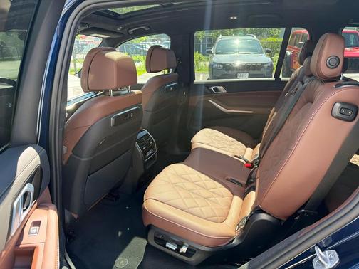 Tanzanite Blue II Metallic 2026 BMW X7 xDrive40i