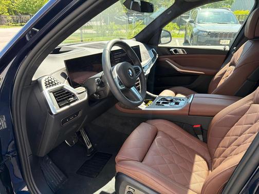 Tanzanite Blue II Metallic 2026 BMW X7 xDrive40i