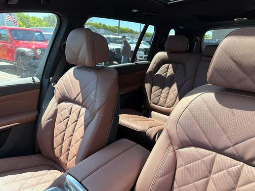 Tanzanite Blue II Metallic 2026 BMW X7 xDrive40i