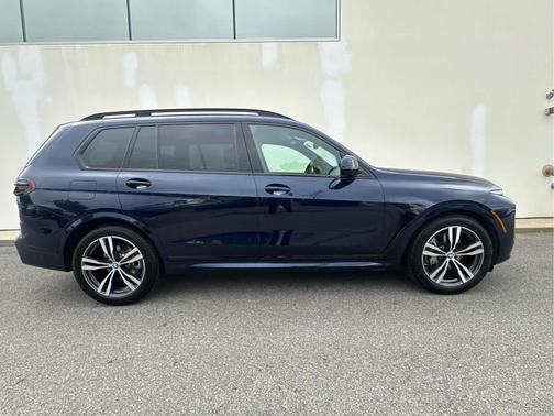 Tanzanite Blue II Metallic 2026 BMW X7 xDrive40i