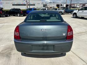 2005 Chrysler 300C Base